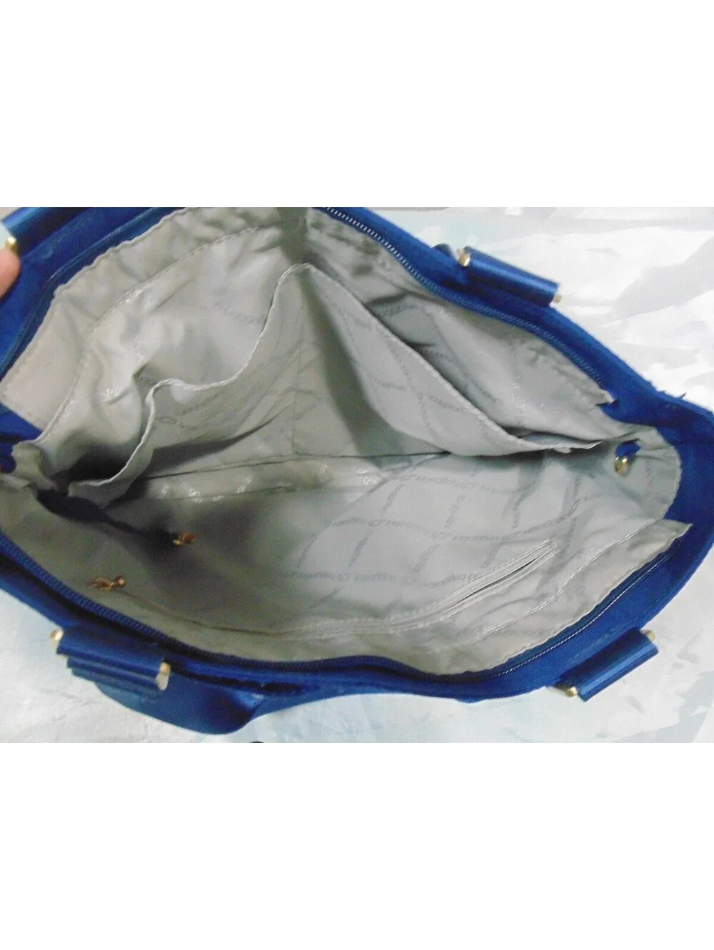 Baggallini Sydney Blue Cross Body Bag Purse Travel Pockets w/ Gold Hardware